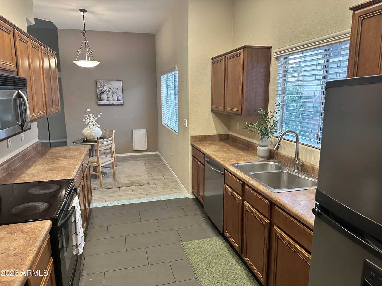 8009 W Beck Ln - Photo 7 of 23