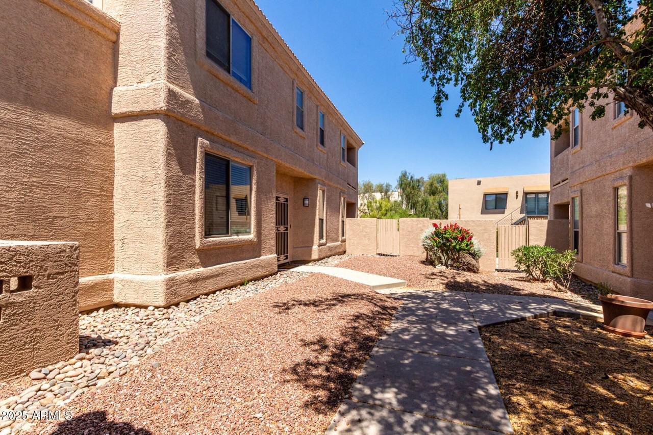 12011 N Fountain Hills Blvd #A - Photo 5 of 34