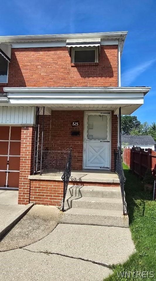 525 Huxley Dr - Photo 2 of 13