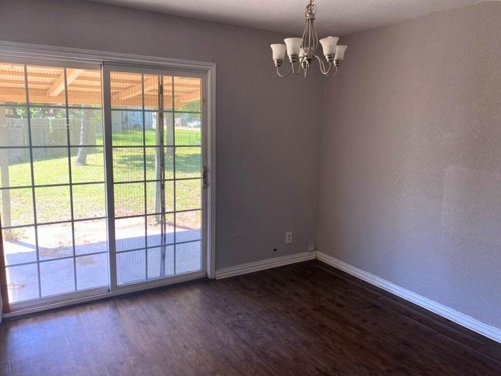 1233 Baywood Ln - Photo 2 of 11