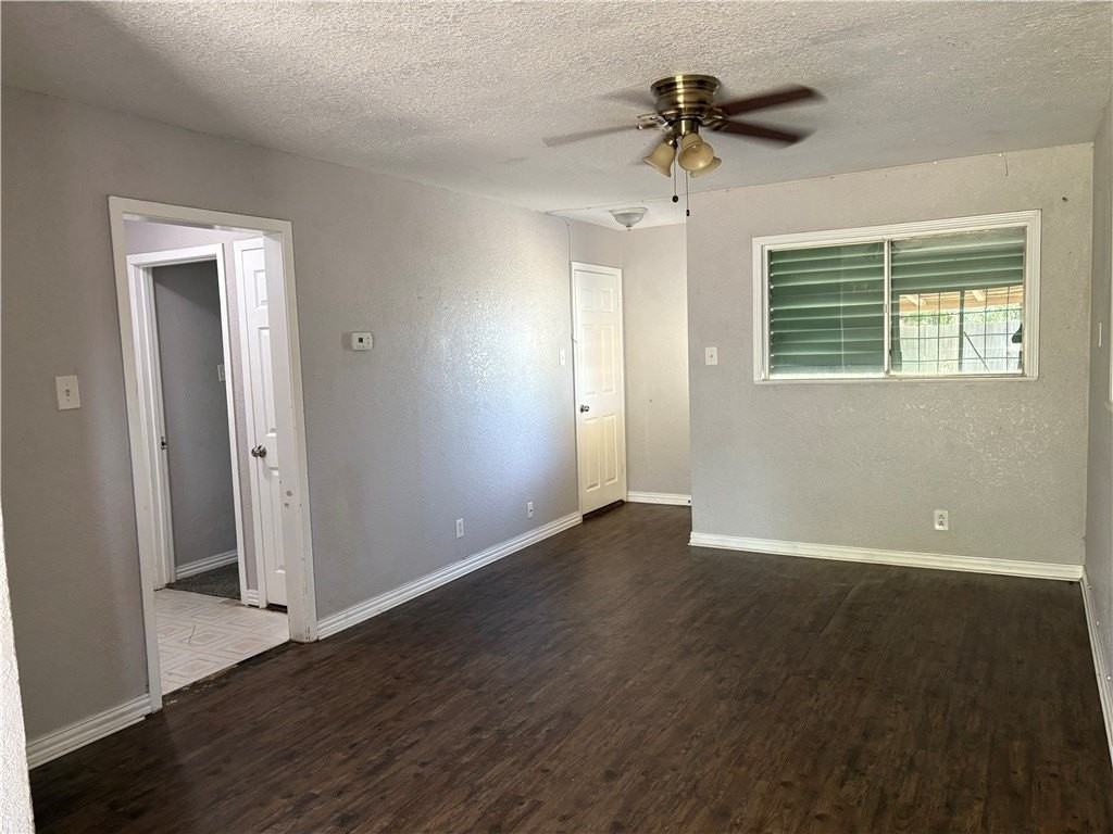1233 Baywood Ln - Photo 5 of 11