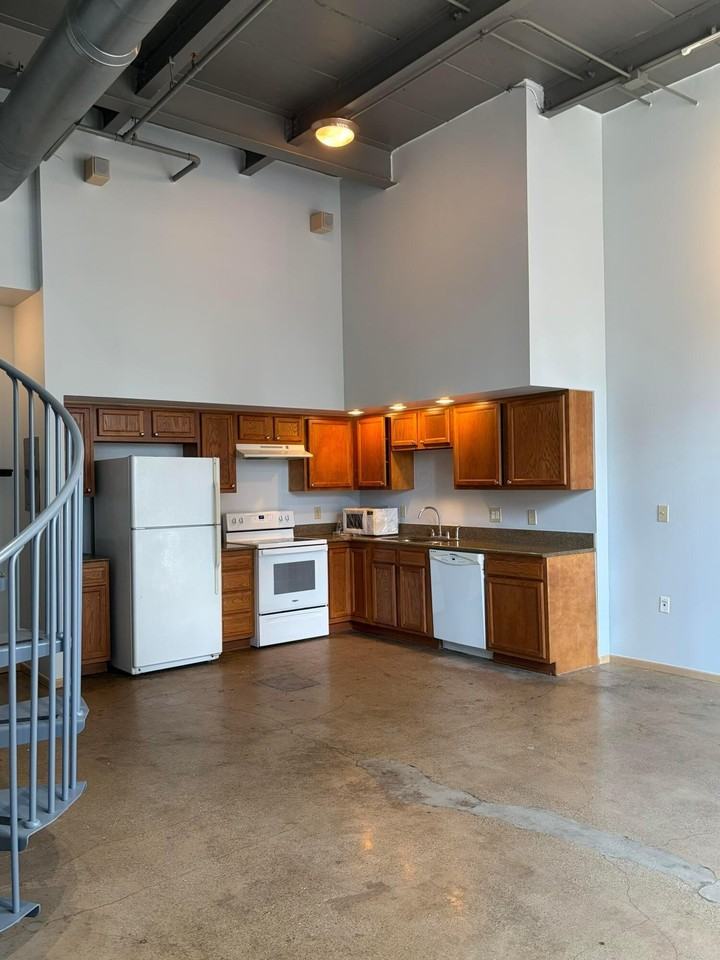 110 N 3rd St #703 - Photo 7 of 39