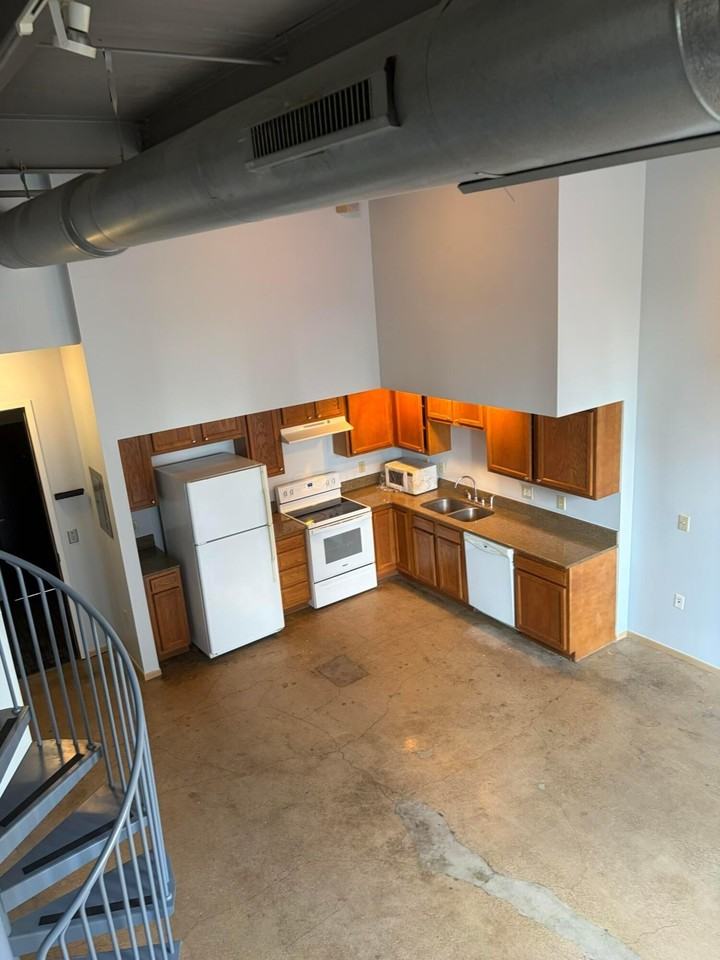 110 N 3rd St #703 - Photo 4 of 39