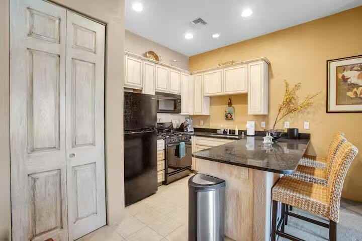 50700 Santa Rosa Plz #5 - Photo 5 of 11