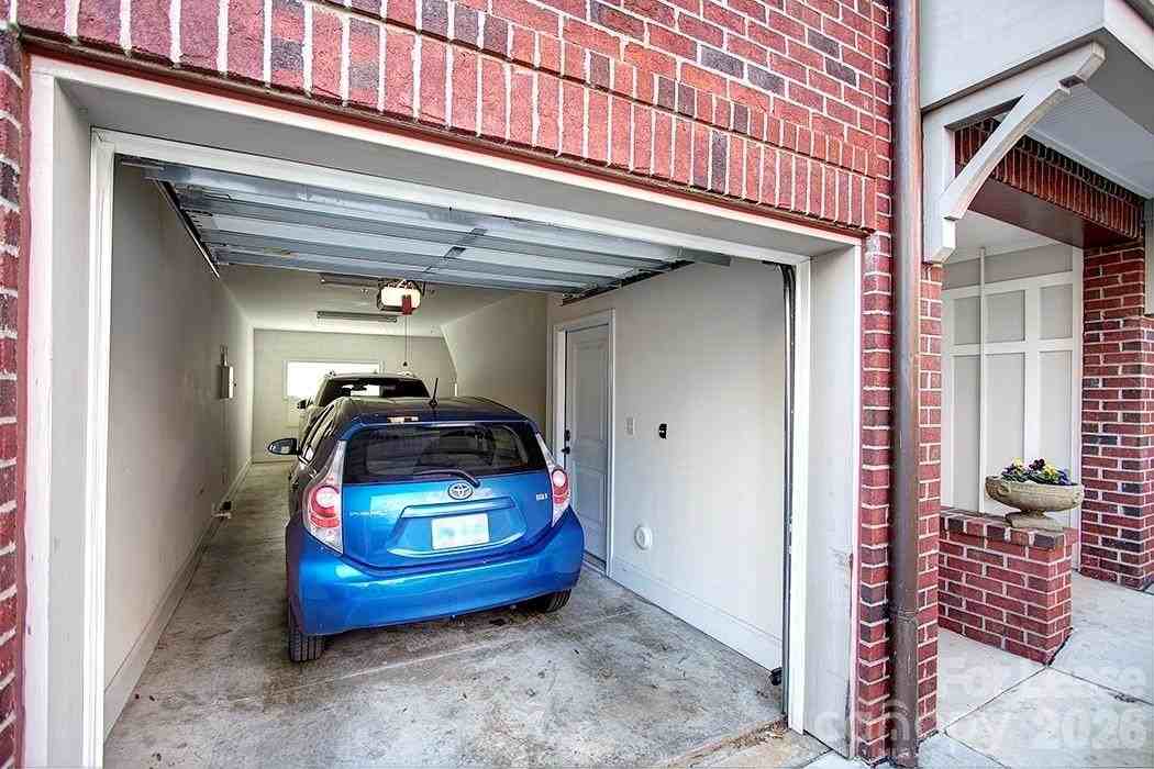 100 N Laurel Ave - Photo 2 of 16