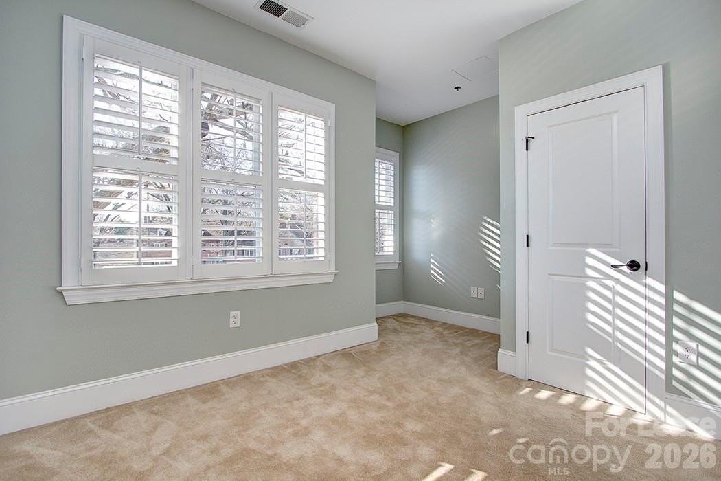 100 N Laurel Ave - Photo 6 of 16
