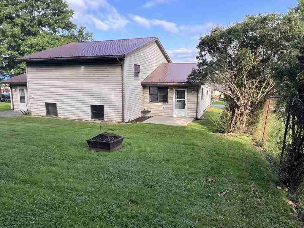 216 Hastings St - Photo 2 of 50