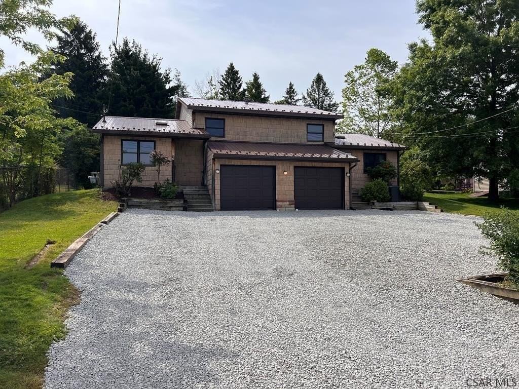 216 Hastings St - Photo 3 of 50