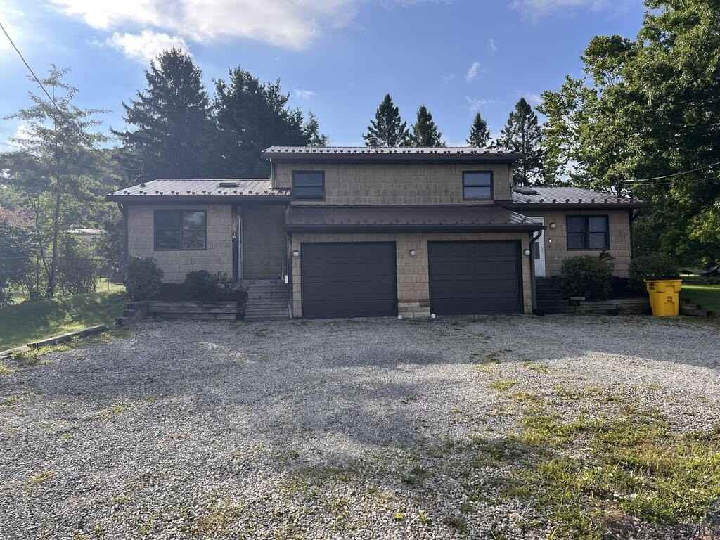 216 Hastings St - Photo 4 of 50