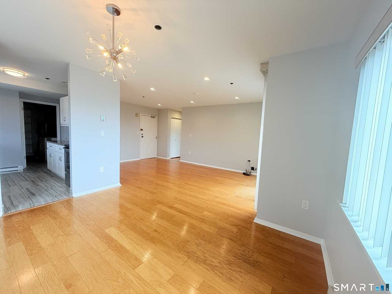 1611 Washington Blvd #302 - Photo 3 of 23