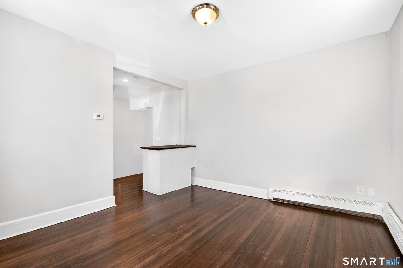 380 Gurdon St - Photo 7 of 9