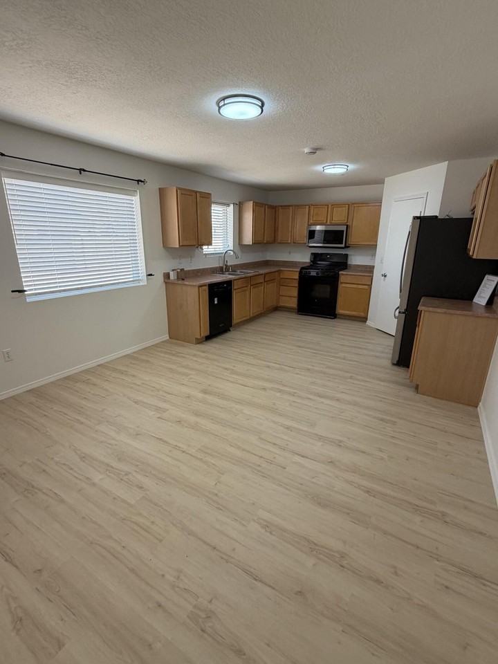 515 Deschutes St Se - Photo 3 of 21