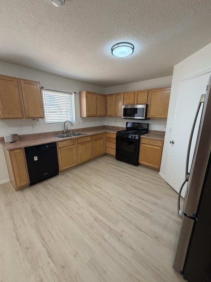 515 Deschutes St Se - Photo 4 of 21