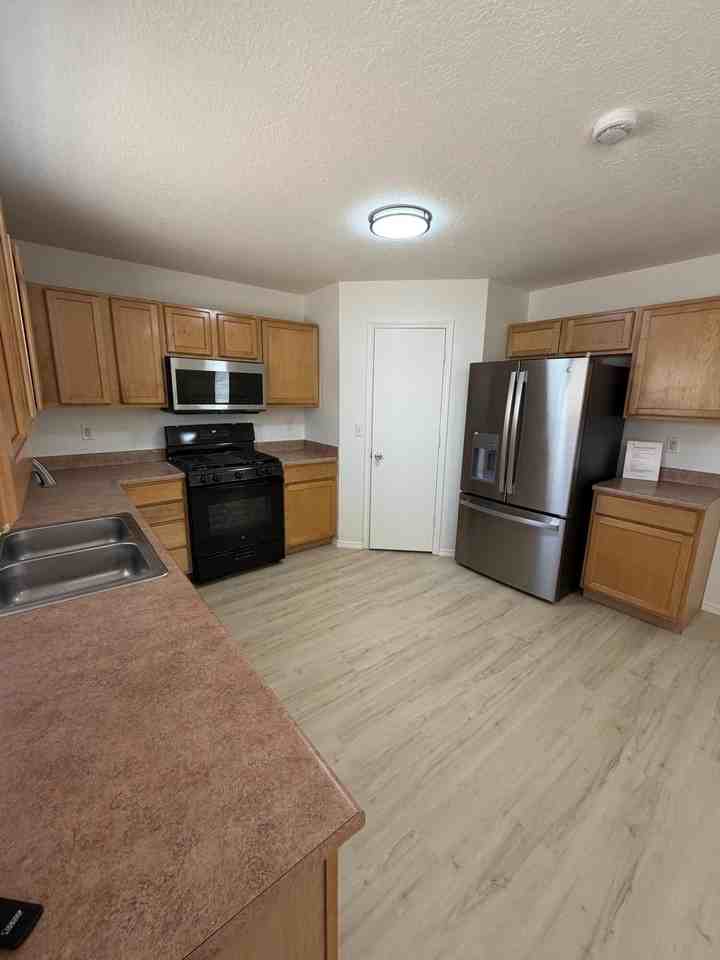 515 Deschutes St Se - Photo 5 of 21