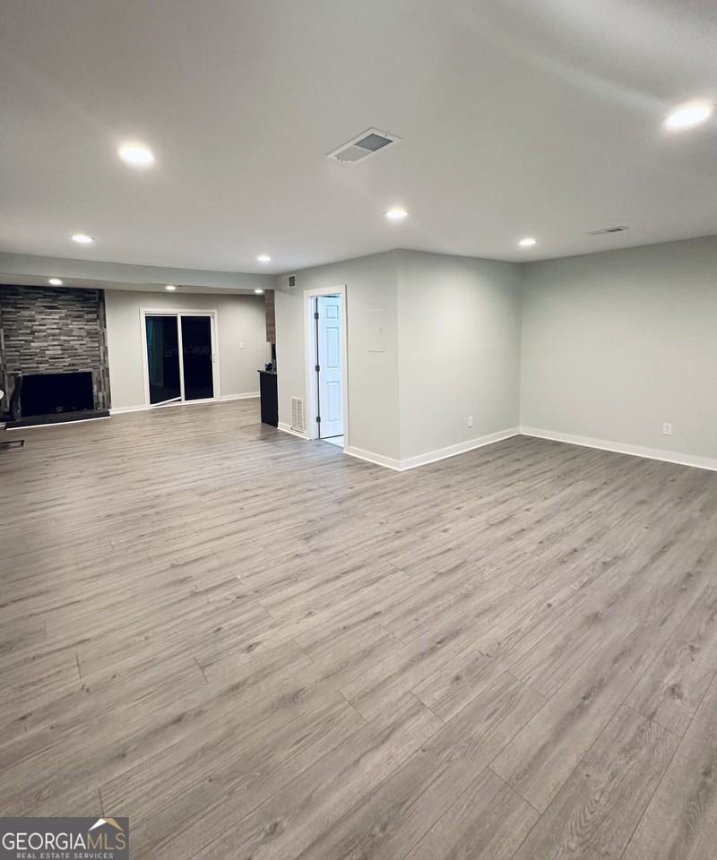 1258 Creekside Ct Se - Photo 3 of 26