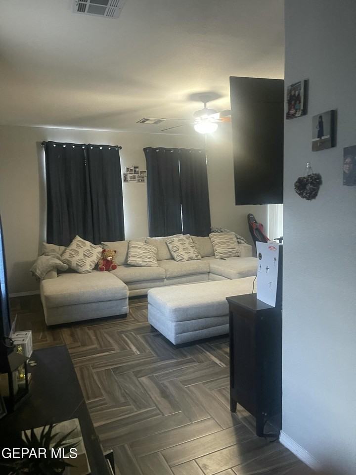 809 Desert Moon Dr - Photo 2 of 17