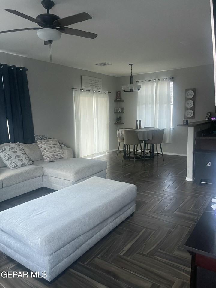 809 Desert Moon Dr - Photo 3 of 17