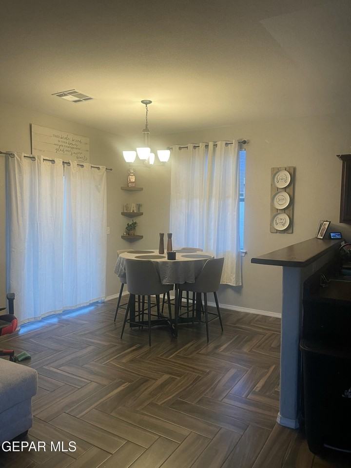 809 Desert Moon Dr - Photo 4 of 17