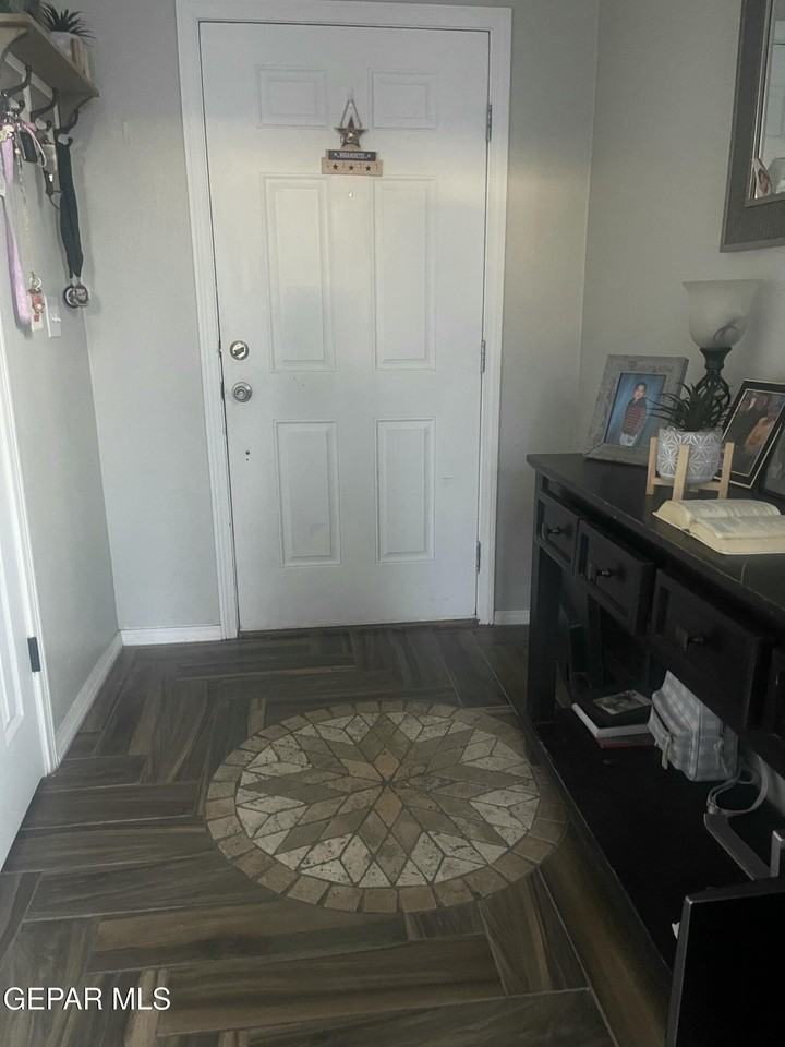 809 Desert Moon Dr - Photo 5 of 17