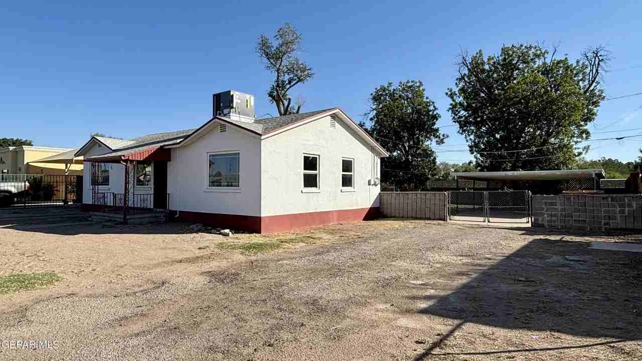 8033 Carpenter Dr - Photo 4 of 38