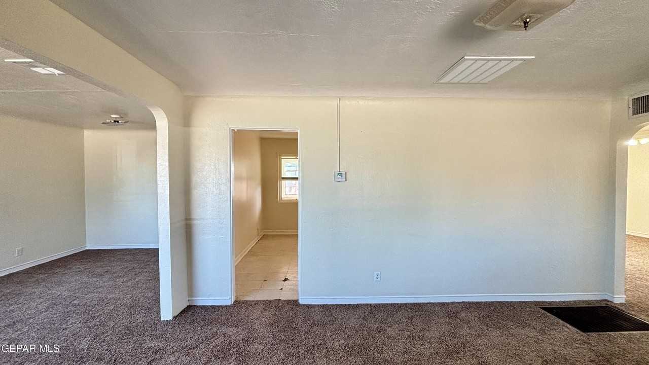 8033 Carpenter Dr - Photo 6 of 38