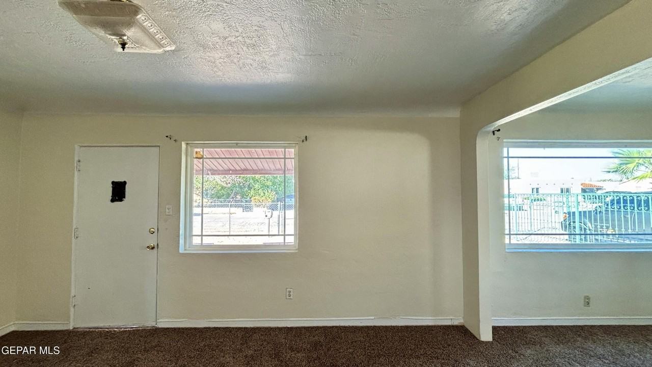 8033 Carpenter Dr - Photo 7 of 38