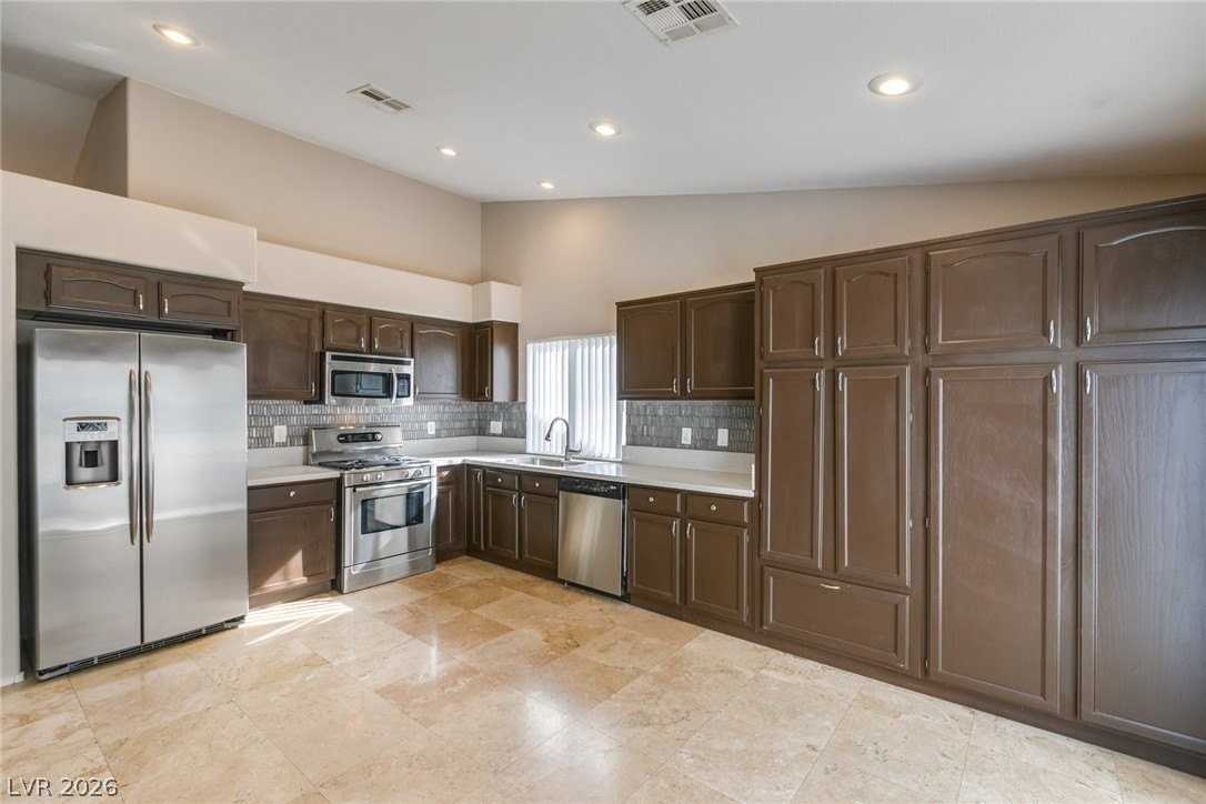 1831 Swallow Hill Ave - Photo 6 of 32