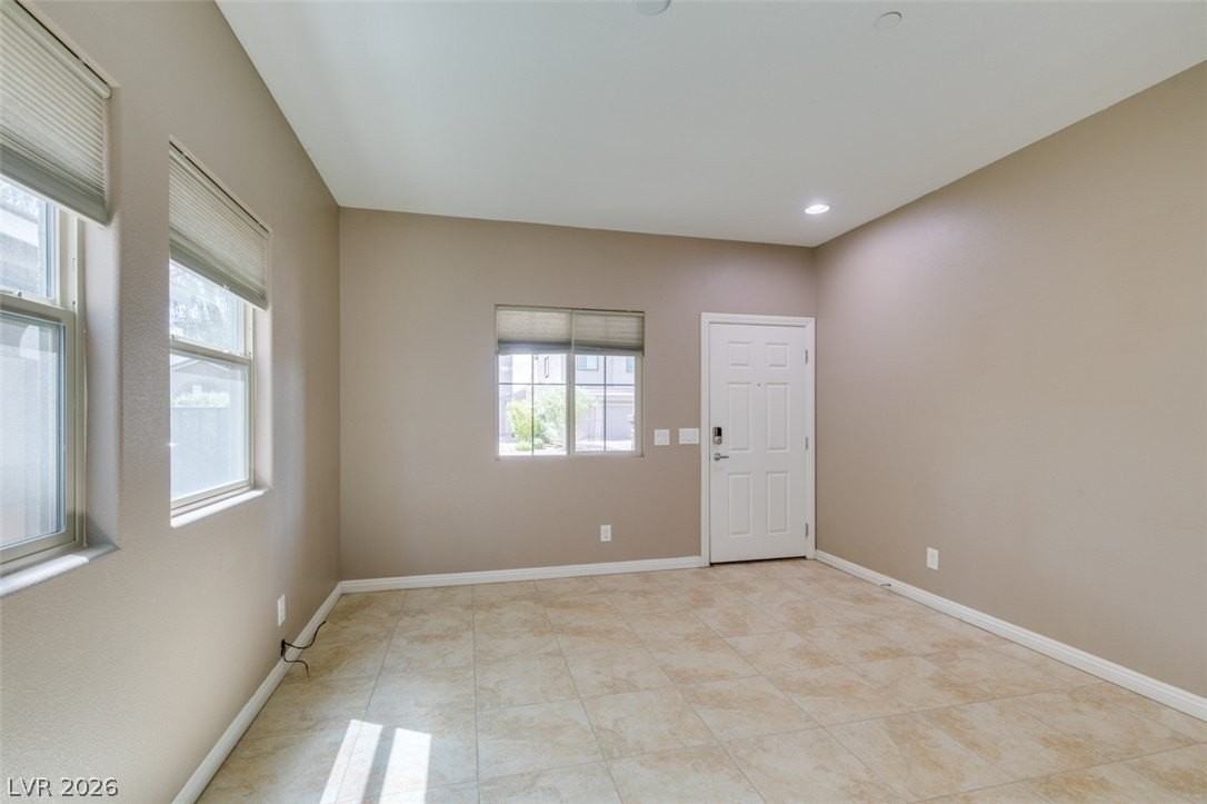 374 Taylor Springs St - Photo 6 of 39