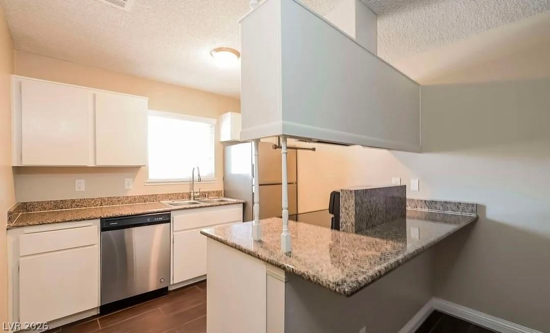 420 Chateau Dr - Photo 2 of 7