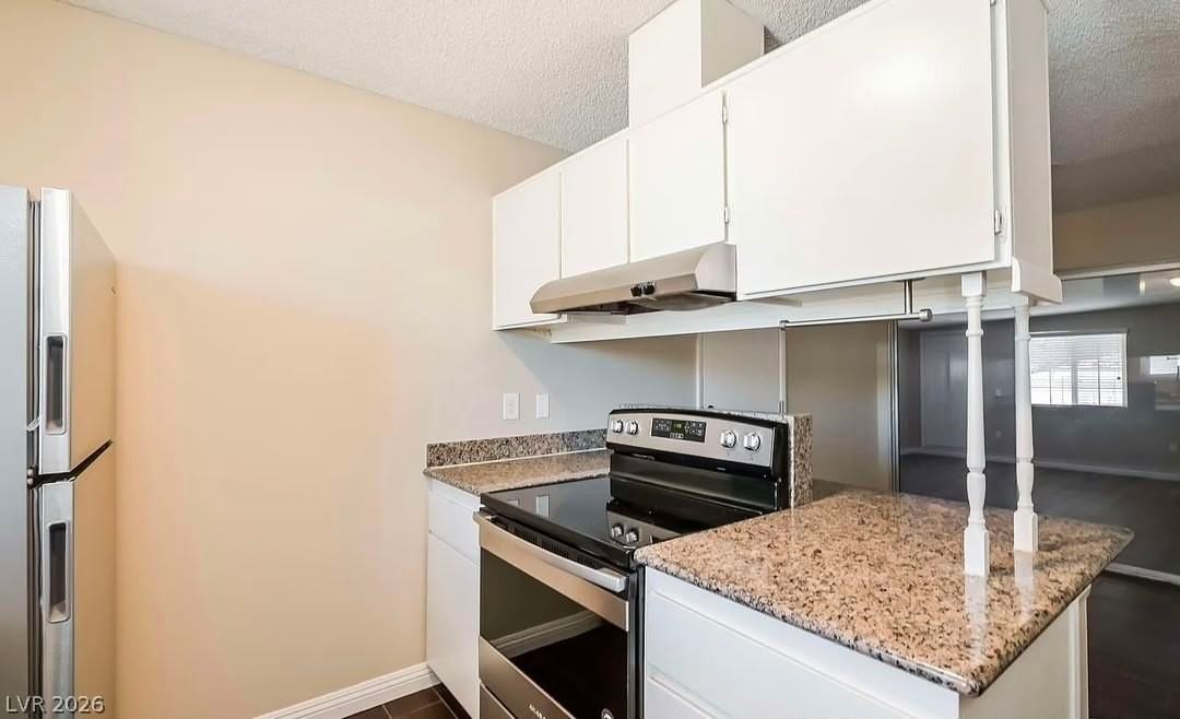 420 Chateau Dr - Photo 3 of 7