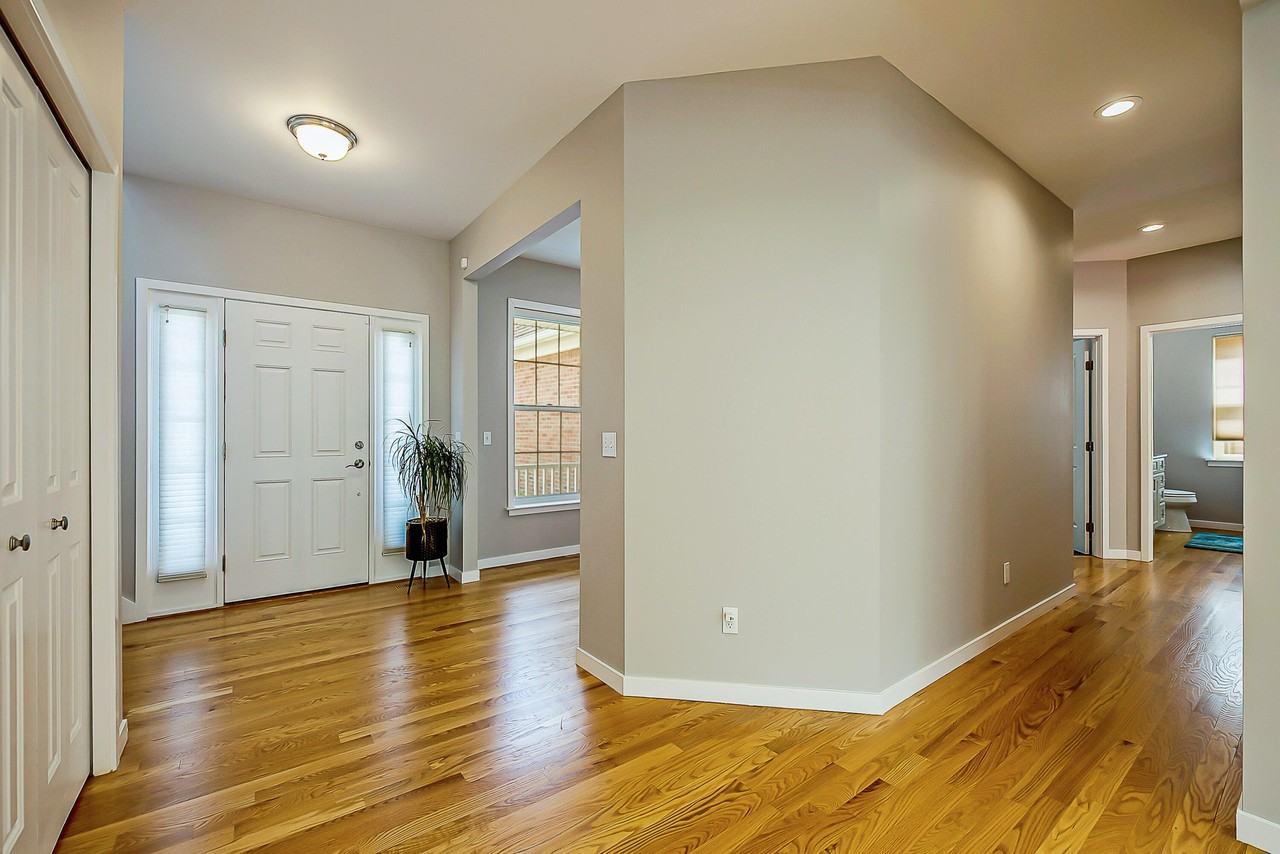 348 Sedgewood Ln - Photo 3 of 49