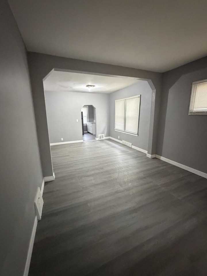 15574 Wabash St - Photo 2 of 9