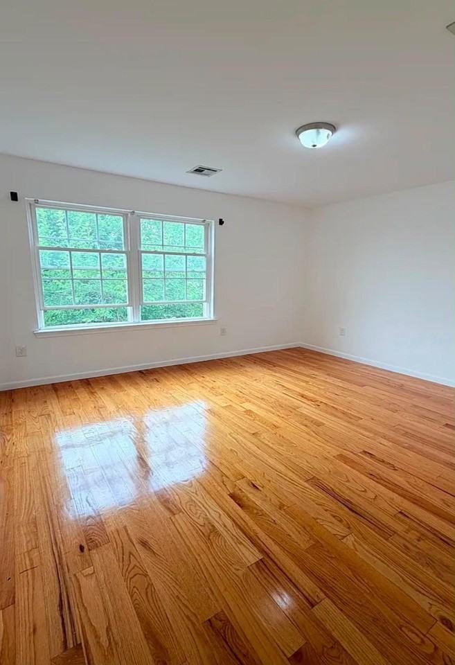 20 Vanderpool St #2 - Photo 3 of 10