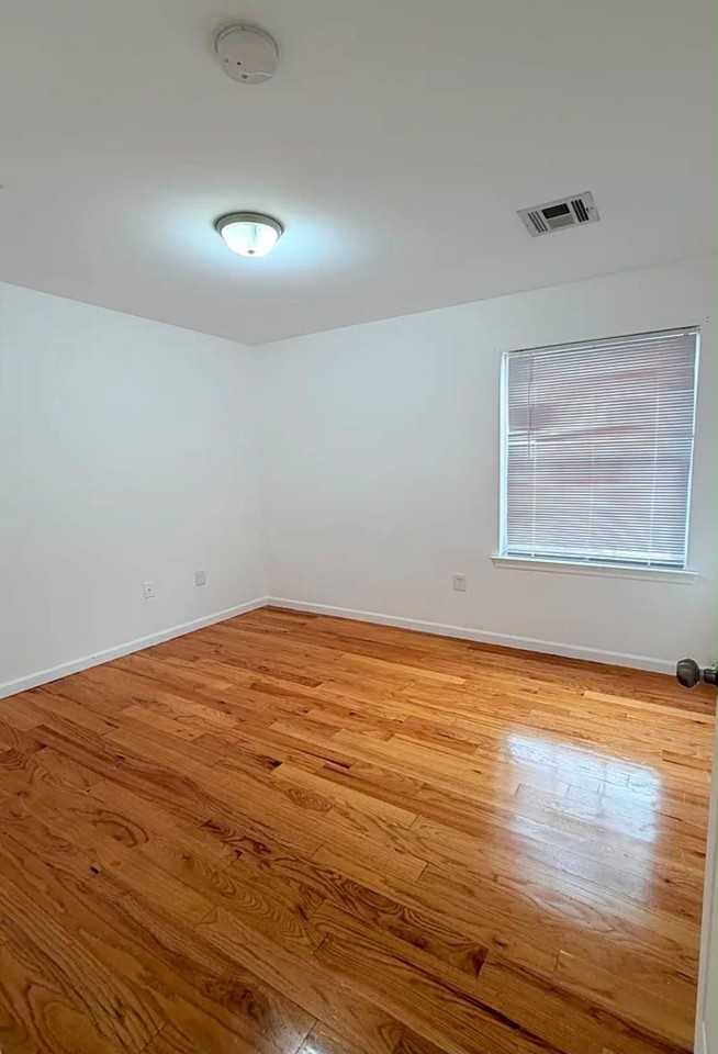 20 Vanderpool St #2 - Photo 5 of 10