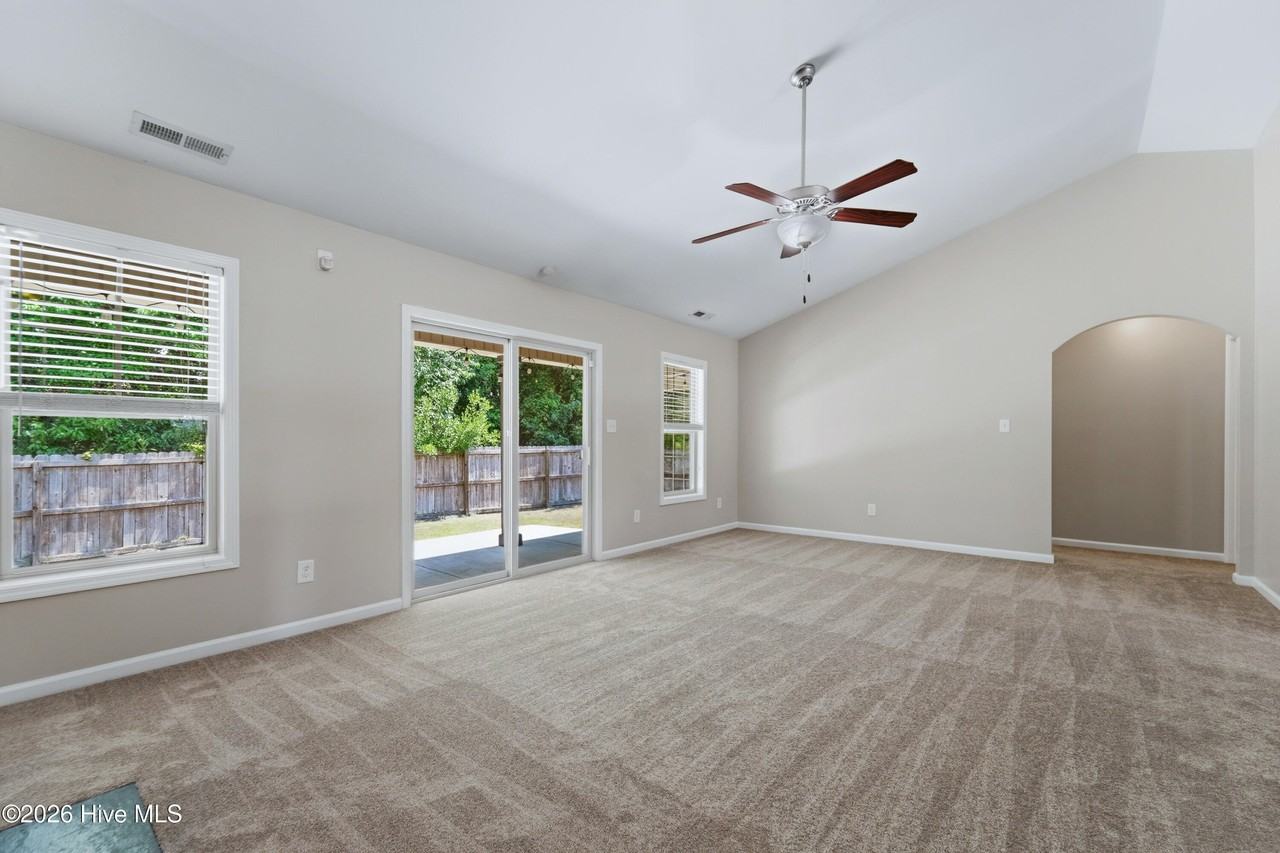 205 Mariposa Ct - Photo 5 of 25