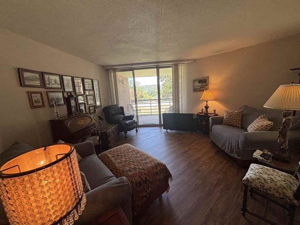 1012 Guadalupe St - Photo 3 of 19