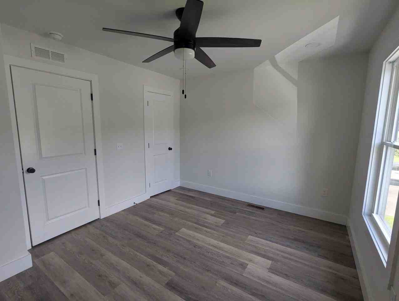 339 N 3rd St #A - Photo 4 of 5