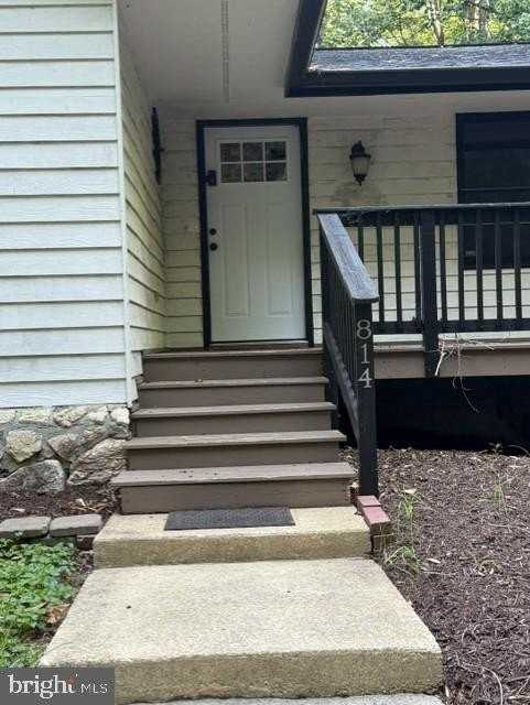 814 Rustic Ln - Photo 2 of 50