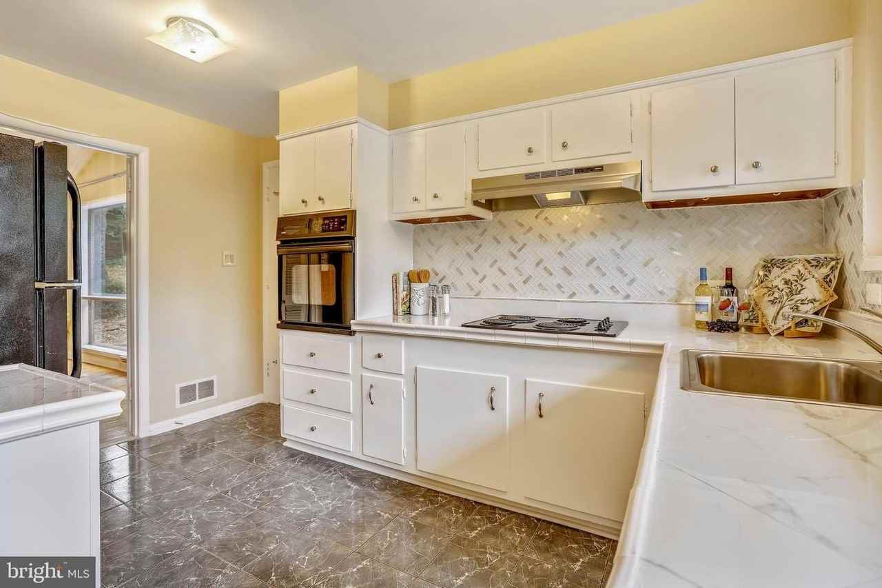 6048 Rossmore Dr - Photo 7 of 27