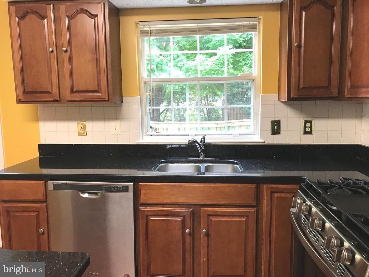 905 Rosey Bill Dr - Photo 3 of 32