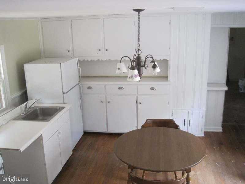 2215 Bustard Rd - Photo 2 of 7
