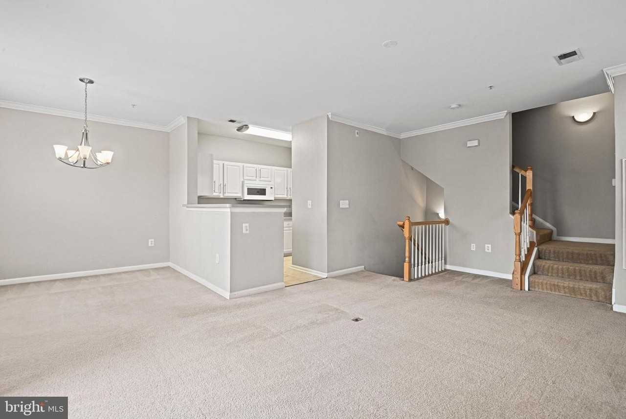 13142 Marcey Creek Rd - Photo 4 of 32