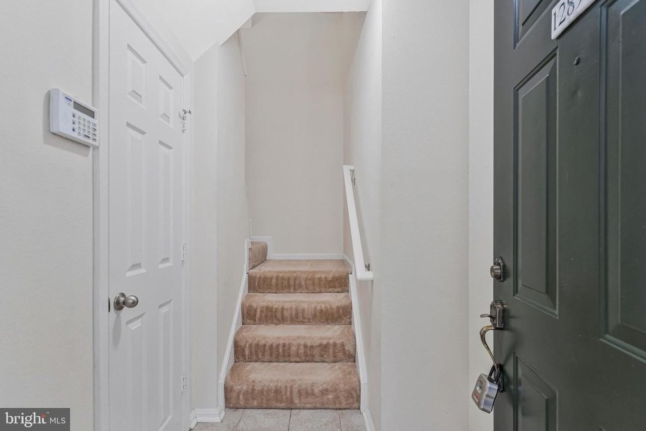 12890 Fair Briar Ln - Photo 3 of 45
