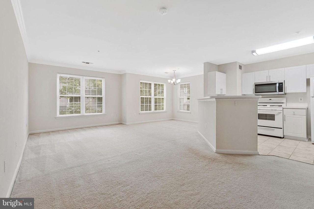 12890 Fair Briar Ln - Photo 5 of 45