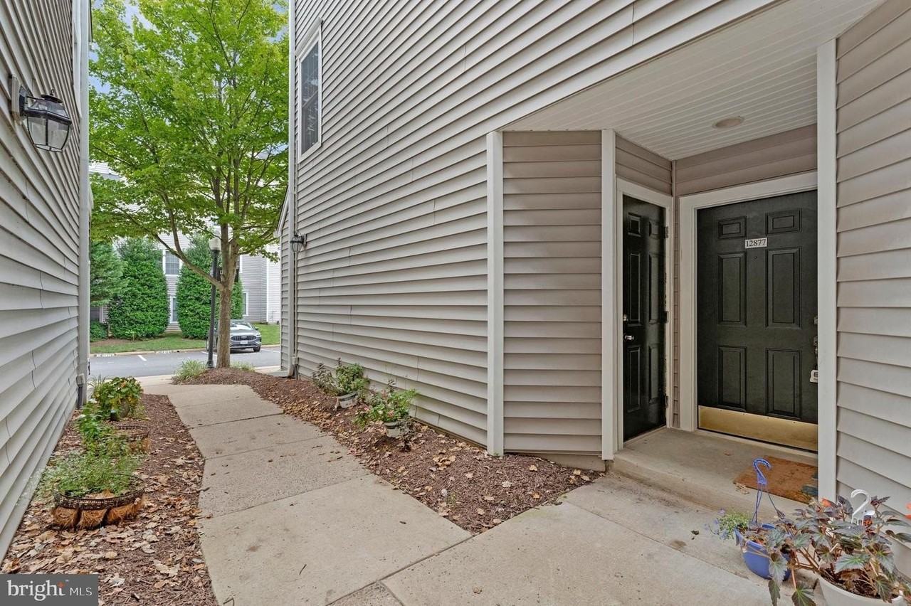 12877 Fair Briar Ln - Photo 2 of 49
