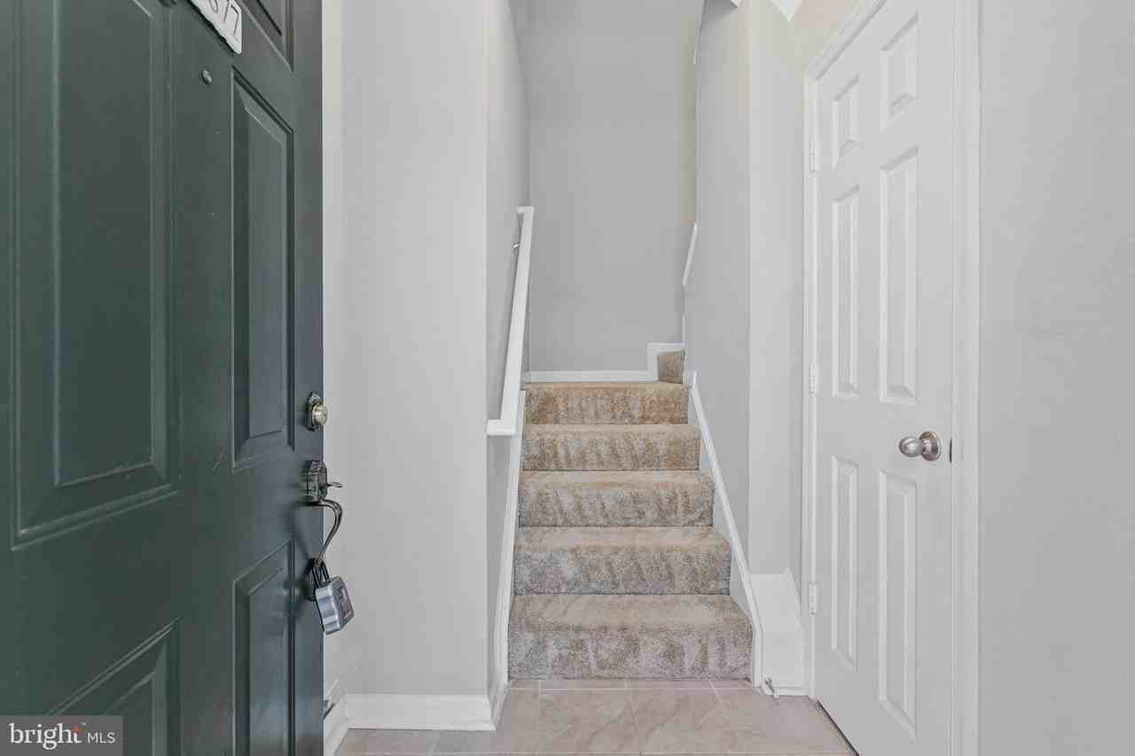 12877 Fair Briar Ln - Photo 3 of 49