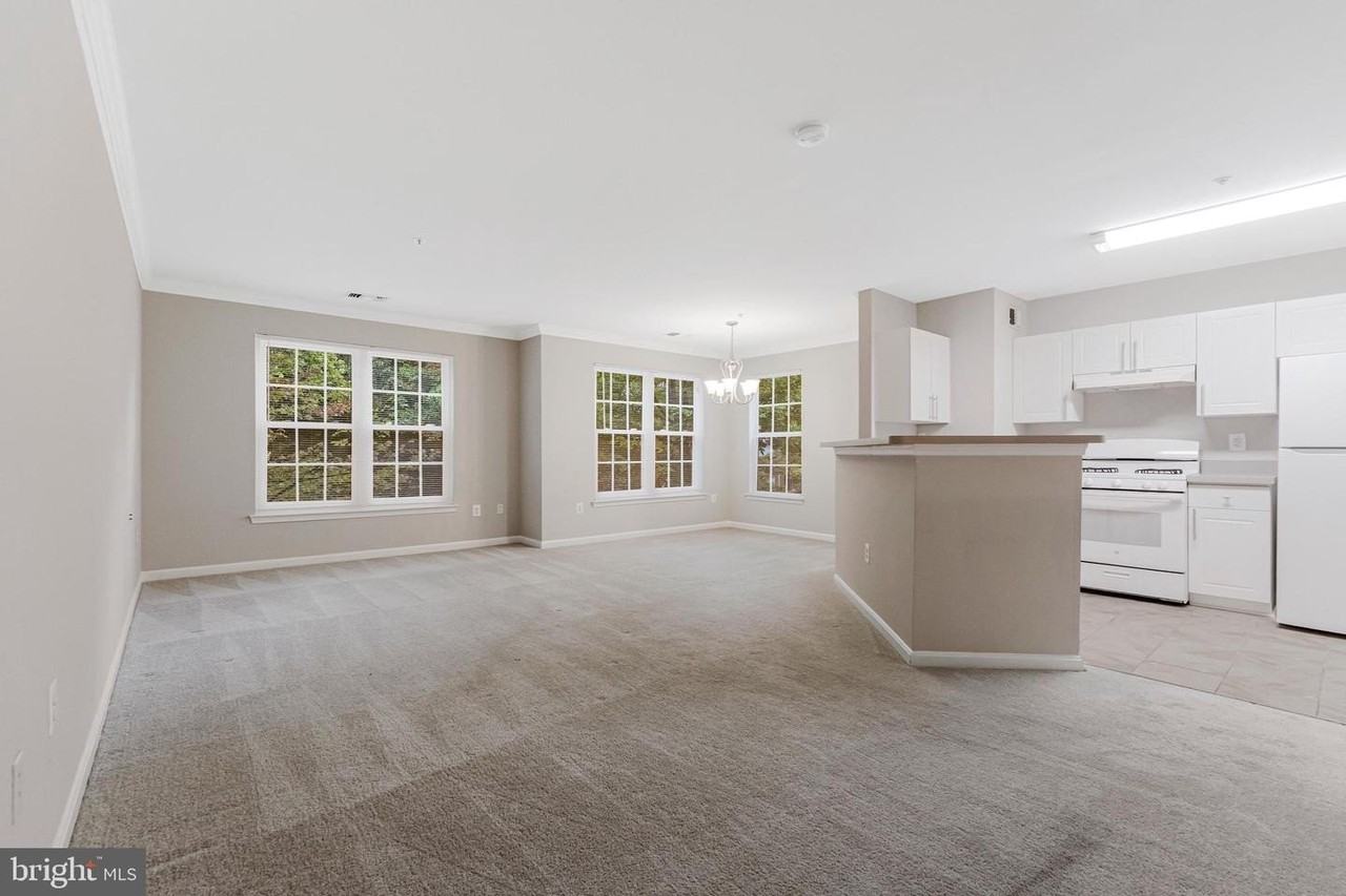 12747 Fair Briar Ln - Photo 5 of 45