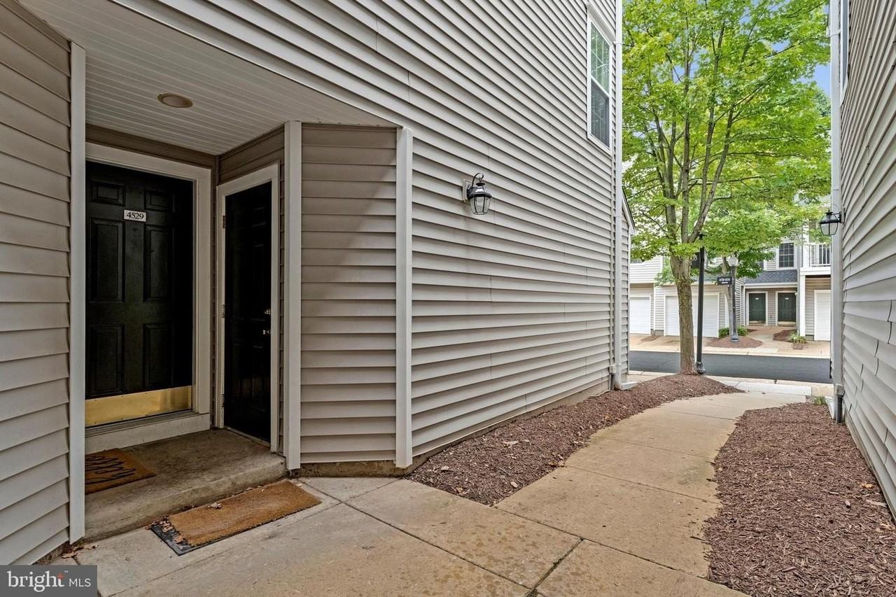 4529 Superior Sq - Photo 2 of 44