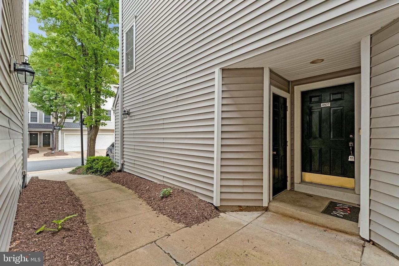 4507 Superior Sq - Photo 2 of 46