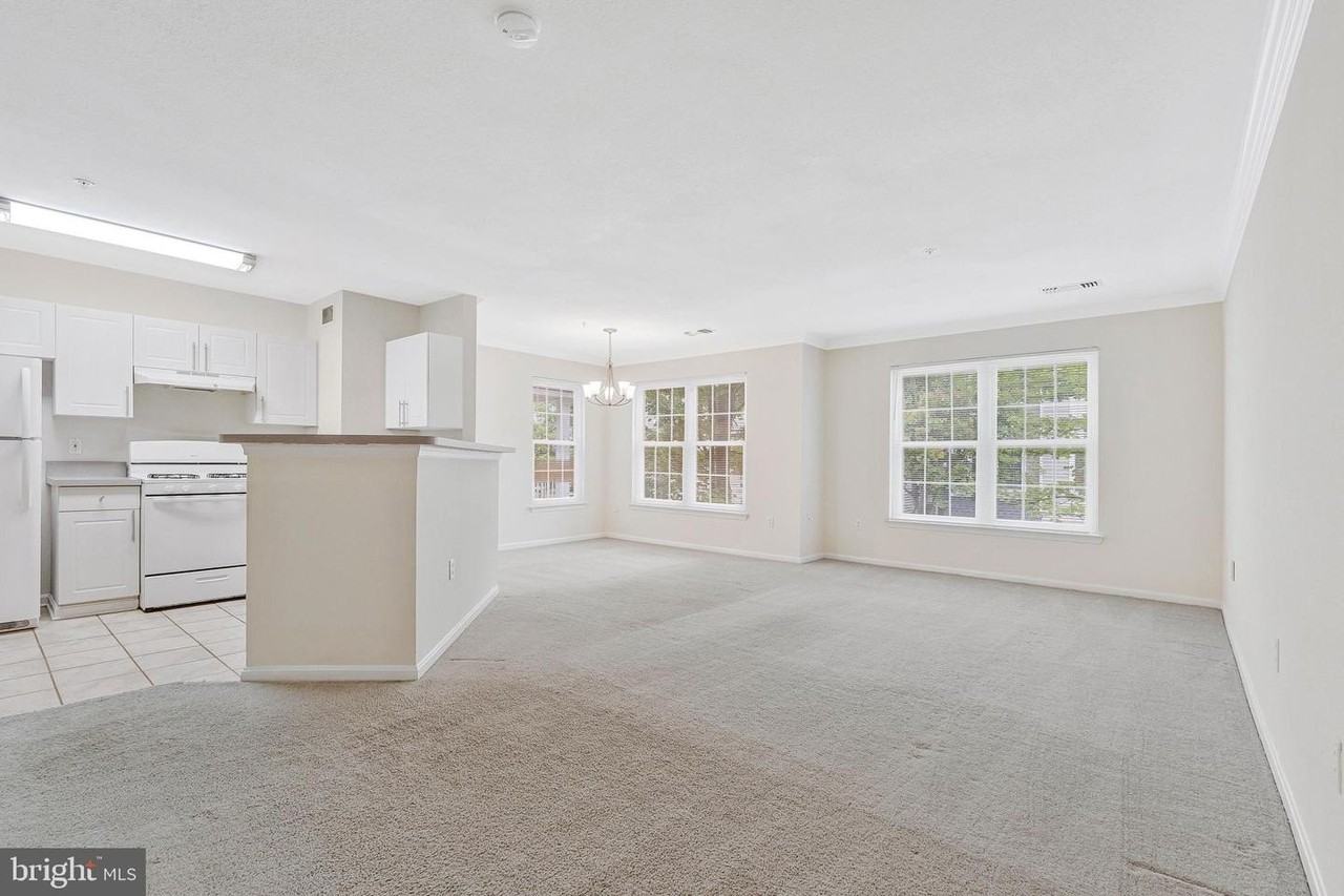 4507 Superior Sq - Photo 5 of 46